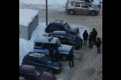 В Уфе женщина исцарапала гвоздем около 15 машин: в МВД Башкирии прокомментировали инцидент
