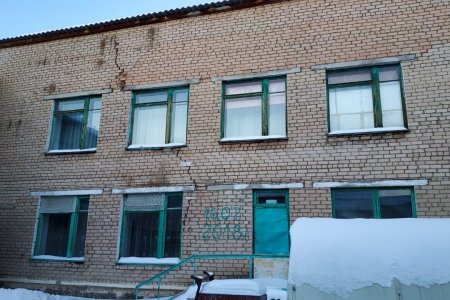 В Башкирии дети учились в здании школы с огромной трещиной