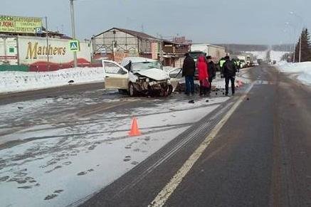 В Башкирии столкнулись два автомобиля: один человек погиб, двое получили травмы