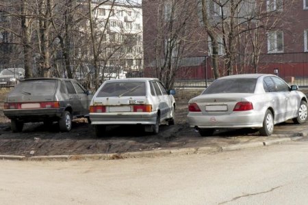 В Уфе с апреля начнут установку ограничителей газонов для борьбы с парковкой автомобилей