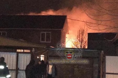 Крупный пожар в Уфе: почти 30 огнеборцев тушили дом, баню, сарай и гараж