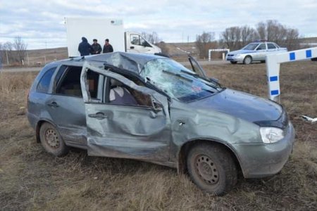 В Башкортостане «Лада Калина» врезалась в столб: один пассажир погиб, другой госпитализирован
