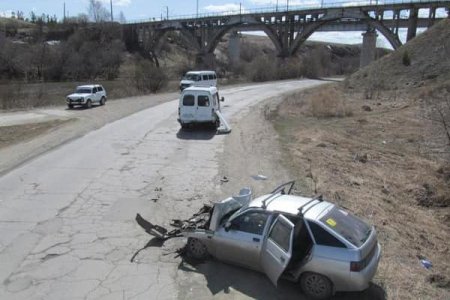 В Башкортостане водитель «Лады» погиб при столкновении с маршруткой