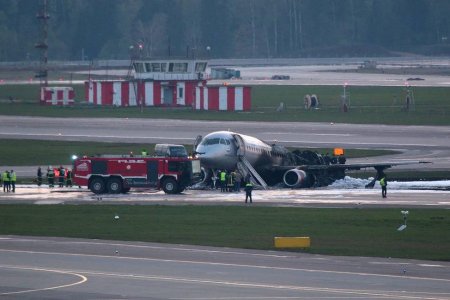В московском аэропорту Шереметьево при аварийной посадке сгорел самолет им. Мустая Карима: погиб 41 человек