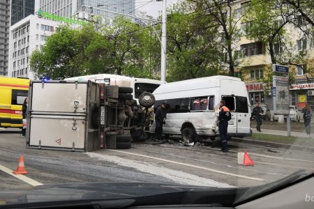 В Уфе произошла крупная авария с участием маршрутки, грузовика и «НефАЗа»