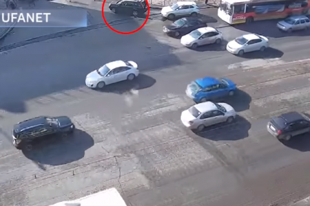 Момент смертельного наезда авто на 9-летнего велосипедиста в Уфе попал на видео
