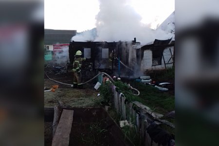 В Башкортостане сгорел дом многодетной семьи