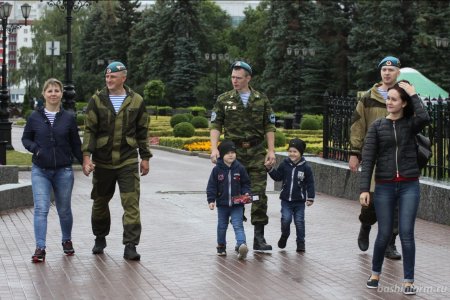 «Войска дяди Васи»: Уфа отмечает День ВДВ