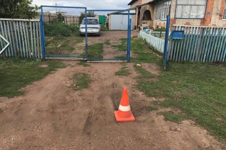 Трехлетний мальчик едва не погиб под колесами автомобиля собственной матери в Башкортостане