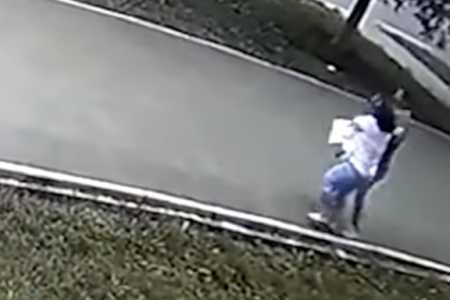 В Уфе дерзкое нападение на женщину ради золотой цепочки попало на видео