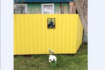 В Башкортостане перед домом убитого годовалого мальчика появились цветы и фотография малыша