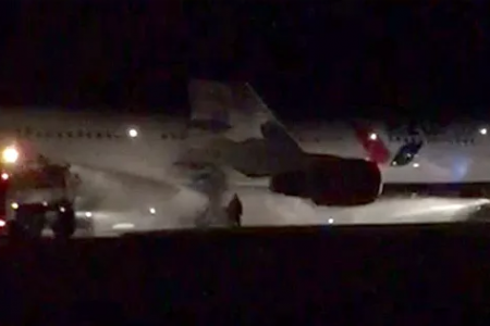 Boeing 767-300 совершил жесткую посадку в аэропорту Барнаула: пострадали 49 человек