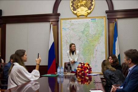 «Какая же это дорогая встреча для меня!»: Ляйсан Утяшева встретилась в Москве с земляками