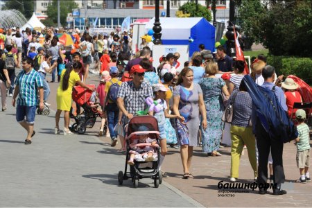 В Башкортостане продолжаются выплаты пособий на первого, третьего и последующего ребенка