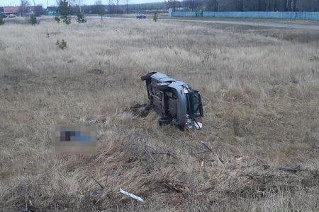 В Башкортостане «Лада Приора» опрокинулась в кювет: водитель погиб, пассажирка пострадала