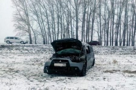 В Башкортостане Mitsubishi АSX опрокинулся в кювет: погибла жена водителя