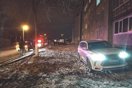 В Башкортостане водитель Lexus сбил на тротуаре 9-летнюю девочку: ребенка увезли в больницу