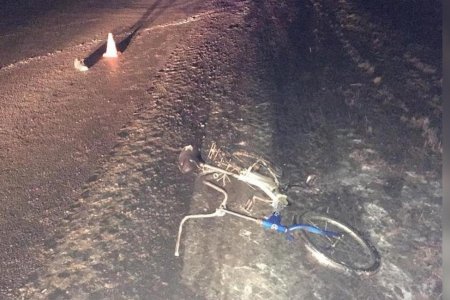 В Башкортостане на трассе насмерть сбили пешехода с велосипедом