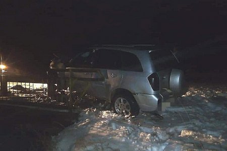 В Башкортостане водитель наехал на ограждение моста и погиб, его пассажир в больнице