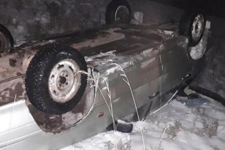 В Башкортостане в опрокинувшемся в кювет автомобиле пострадал 65-летний водитель