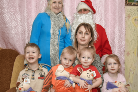 В Башкортостане многодетные семьи получают подарки от главы республики
