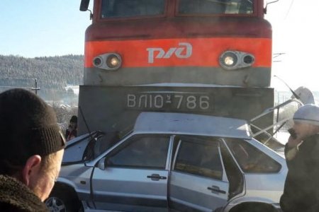 В Башкортостане автомобиль попал под грузовой поезд, водитель погиб