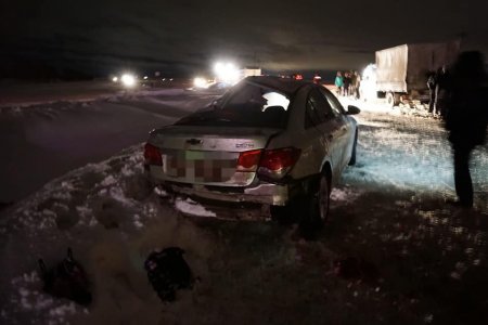 В Башкортостане столкнулись встречные грузовик и иномарка: один человек погиб, двое в больнице