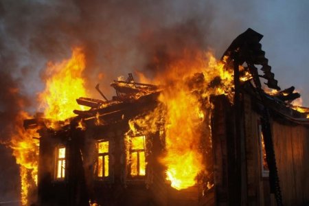 Натопила печь и уехала: в Башкортостане огонь полностью уничтожил жилой дом
