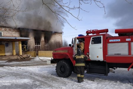 В Башкортостане горит неэксплуатируемый сельский дом культуры