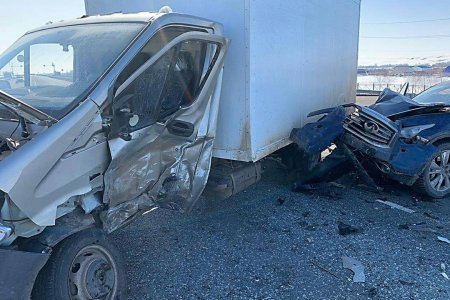В Башкортостане иномарка столкнулась с грузовой «Газелью», пострадал пожилой мужчина