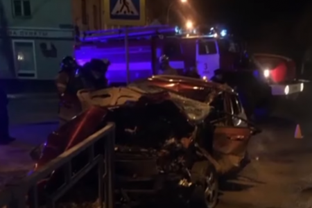 «Проклятое место»: в Уфе три человека пострадали в жёстком столкновении легковушки с грузовиком