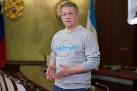 Радий Хабиров провел дистанционный урок для школьников Башкортостана
