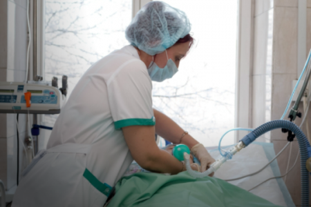 В Бирске пациента с подозрением на коронавирус подключили к аппарату ИВЛ