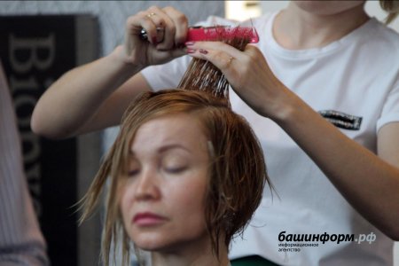 Радий Хабиров поручил изучить и решить вопрос с парикмахерскими