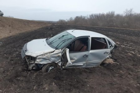 В Башкортостане «Лада Гранта» вылетела в кювет, водитель и две пассажирки госпитализированы